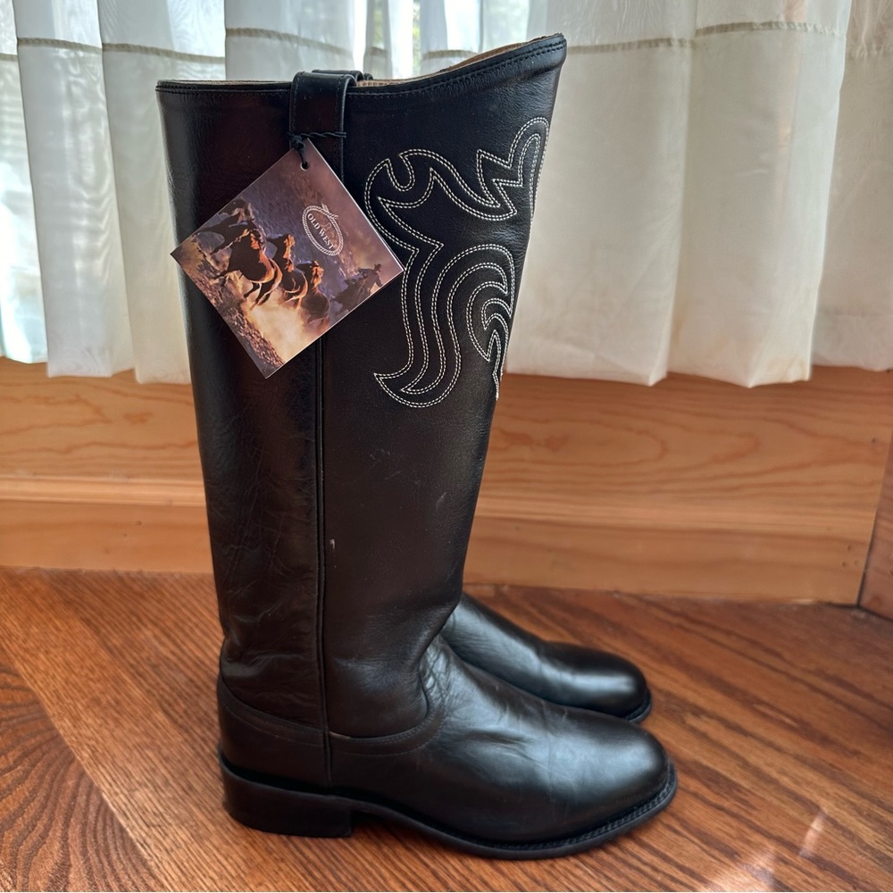 Black leather cowboy boots, white decorative top stitching SZ 8 or 8 1/2 W